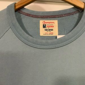 Todd Snyder + Champion Midweight Short Sleeve Sweatshirt in Powder Blue